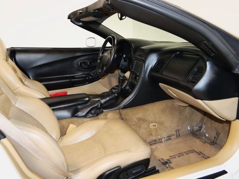 Used 2004 Chevrolet Corvette w/ Preferred Equipment Group image 46