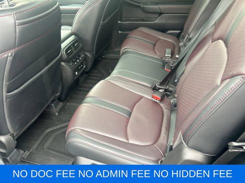 Used 2025 Honda Pilot Black Edition image 28