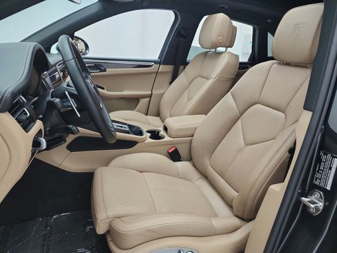 Used 2023 Porsche Macan AWD/4WD image 13