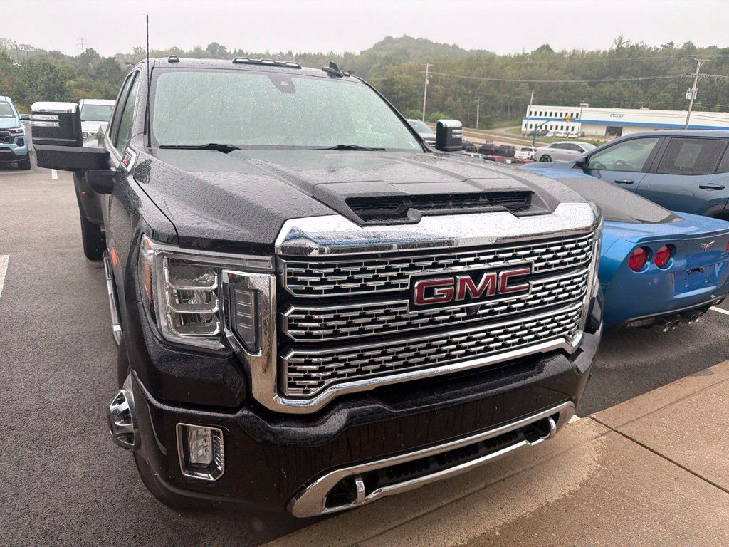 Used 2022 GMC Sierra 3500 Denali AWD/4WD image 3