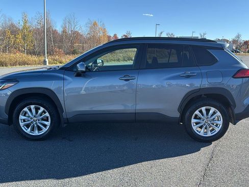 Used 2023 Toyota Corolla Cross LE image 11