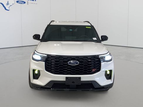 Used 2025 Ford Explorer ST RWD image 2