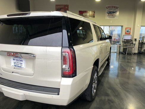 Used 2015 GMC Yukon XL Denali w/ Touring Package AWD/4WD image 9