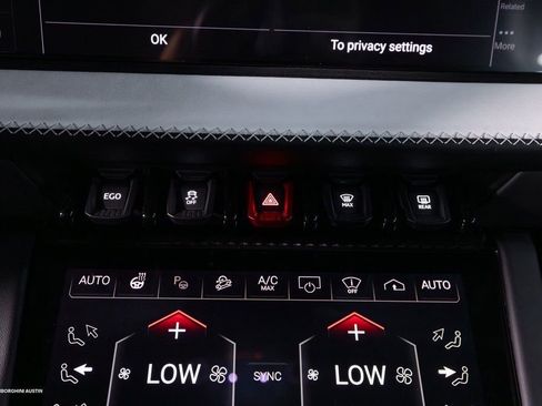 Used 2025 Lamborghini Urus Performante AWD/4WD image 33