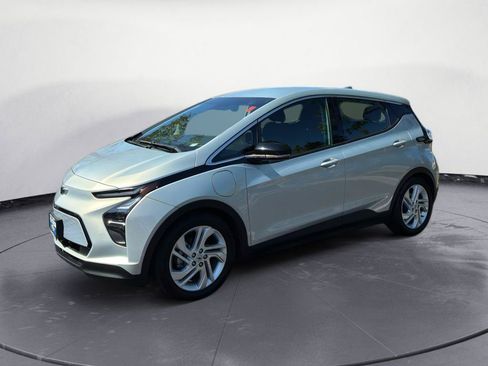 Used 2023 Chevrolet Bolt LT FWD image 3