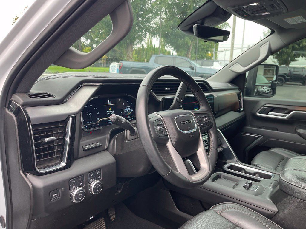 Used 2025 GMC Sierra 3500 Denali w/ Denali Reserve Package AWD/4WD image 5