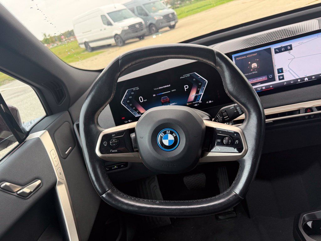 Used 2024 BMW iX xDrive50 w/ Sport Package AWD/4WD image 16