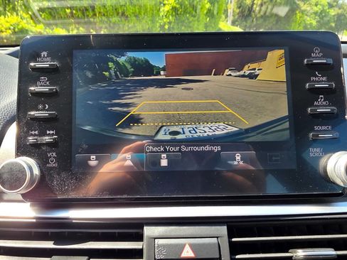 Used 2018 Honda Accord Touring image 26