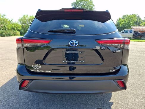 Used 2022 Toyota Highlander XLE AWD/4WD image 23