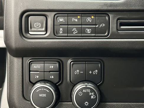 Used 2022 Chevrolet Tahoe Z71 w/ Luxury Package AWD/4WD image 19