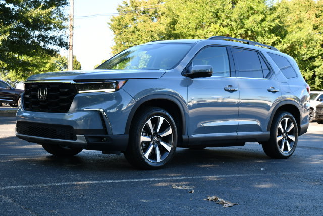 Used 2024 Honda Pilot Touring image 3