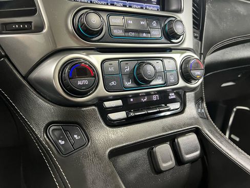Used 2020 Chevrolet Suburban LT image 24