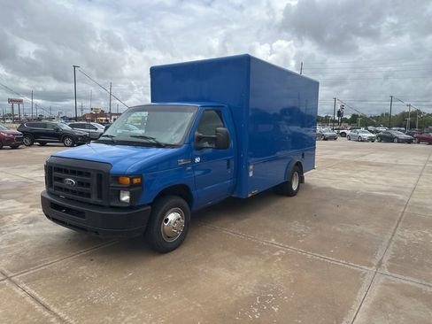 Used 2016 Ford E-350 and Econoline 350 Super Duty RWD image 19