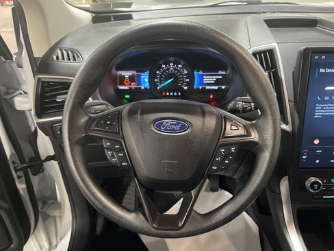Used 2022 Ford Edge SE image 15