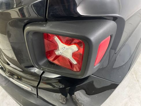 Used 2019 Jeep Renegade Latitude w/ Cold Weather Group image 47