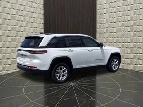 Certified 2023 Jeep Grand Cherokee Limited AWD/4WD image 4