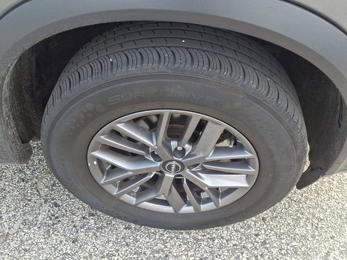 Used 2024 Nissan Rogue S AWD/4WD image 9