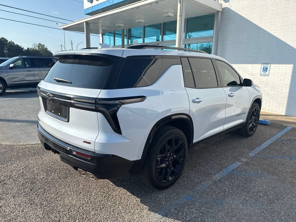 Used 2026 Chevrolet Traverse RS w/ LPO, Floor Liner Package FWD image 6