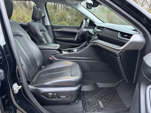 Used 2023 Jeep Grand Cherokee Limited w/ Luxury Tech Group II image 33