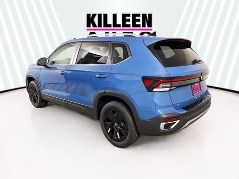 New 2026 Volkswagen Taos SE FWD image 5