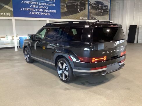 Used 2025 Hyundai Santa Fe Limited image 3