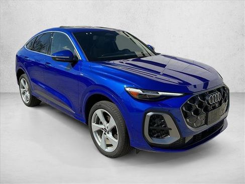 Certified 2025 Audi Q5 Premium Plus w/ Premium Plus image 3