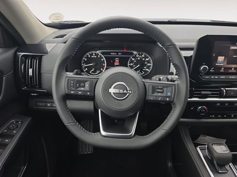 New 2025 Nissan Pathfinder SV image 12