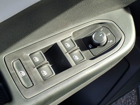 New 2026 Volkswagen Taos SE image 10