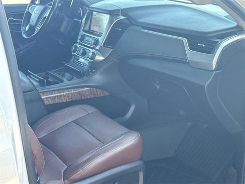 Used 2020 Chevrolet Suburban Premier w/ Premier Plus Edition image 19