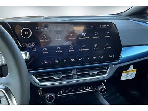 New 2026 Chevrolet Equinox EV LT image 6