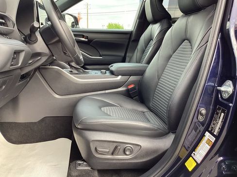 Used 2025 Toyota Highlander XSE AWD/4WD image 16