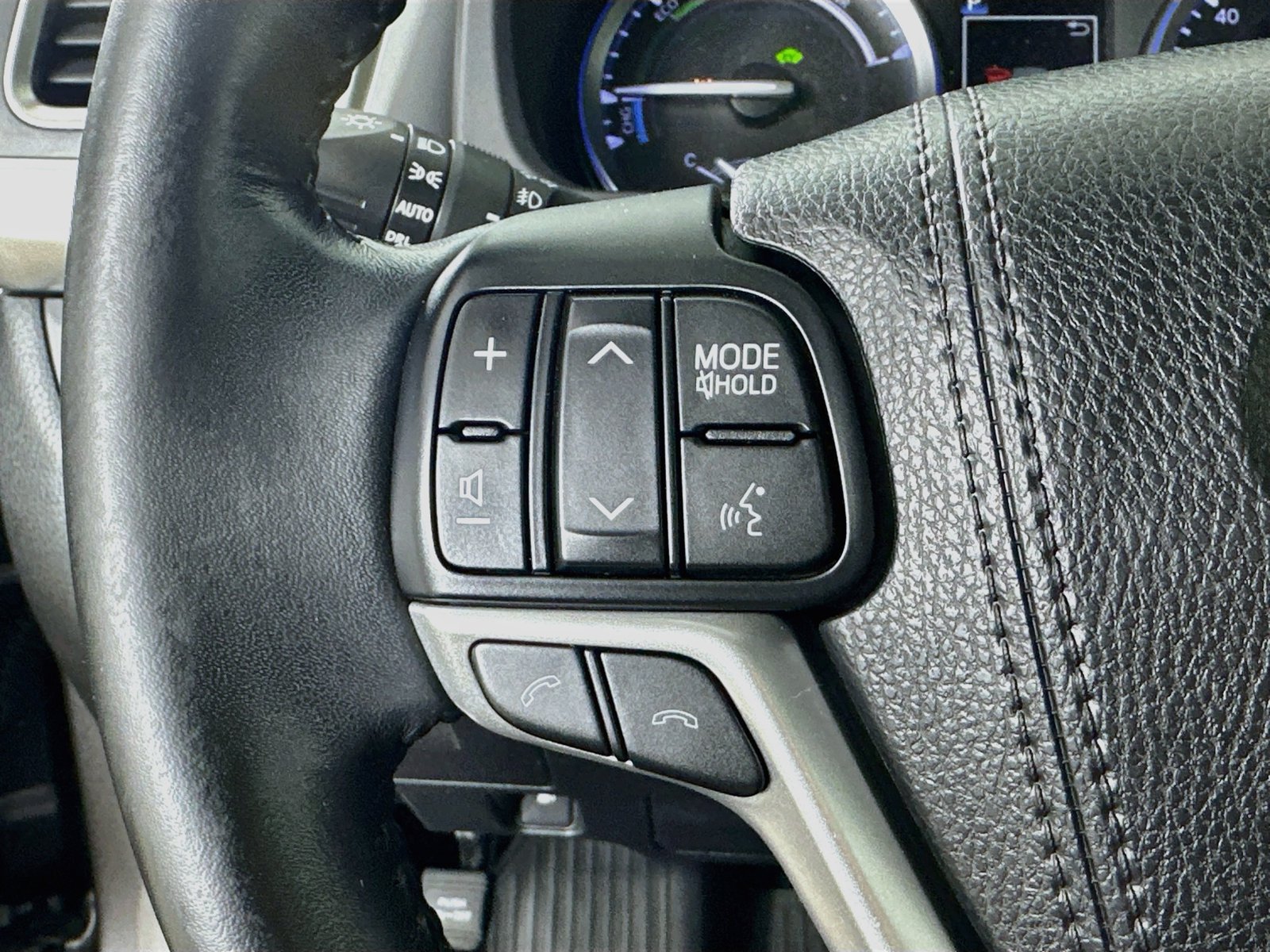 Used 2018 Toyota Highlander Limited AWD/4WD image 19