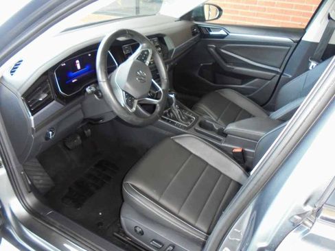 Used 2024 Volkswagen Jetta SE FWD image 7