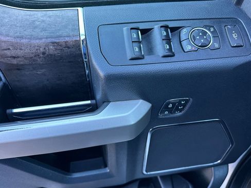 Used 2022 Ford F250 Lariat w/ Lariat Value Package image 11