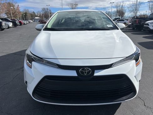 Used 2025 Toyota Corolla LE image 2