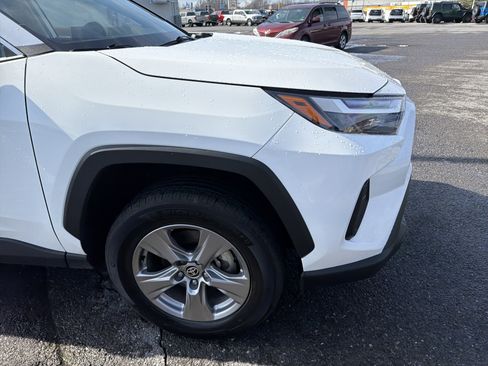 Used 2025 Toyota RAV4 XLE AWD/4WD image 4