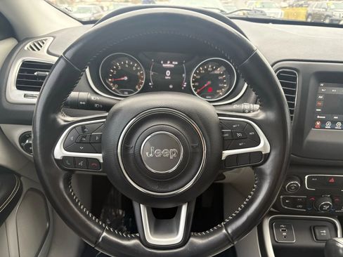 Used 2019 Jeep Compass Latitude FWD image 13