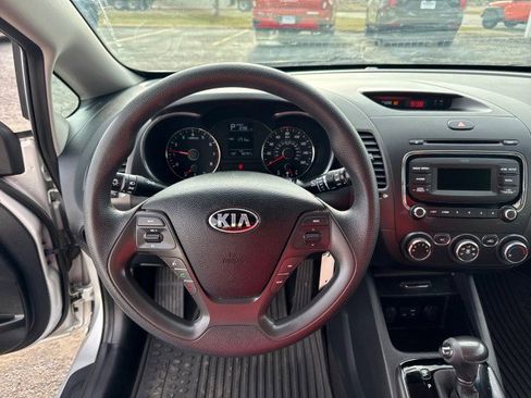 Used 2017 Kia Forte LX image 6