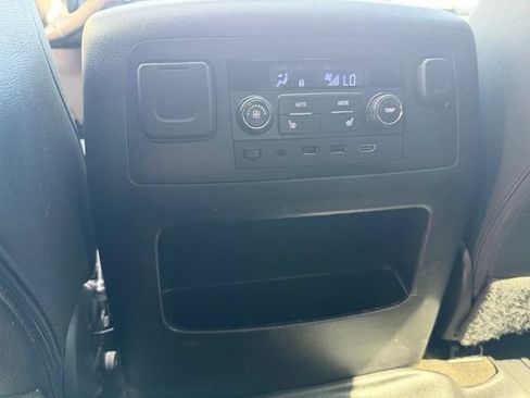 Used 2018 Chevrolet Tahoe Premier AWD/4WD image 26
