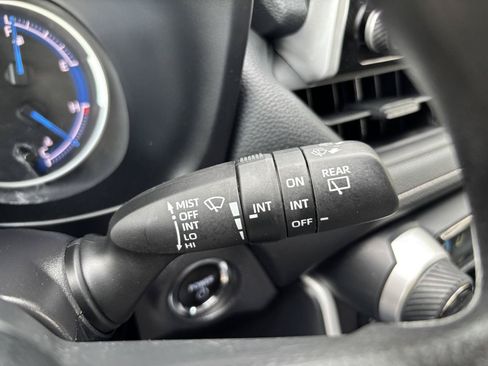 Used 2025 Toyota RAV4 XLE AWD/4WD image 31