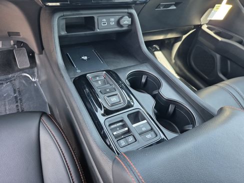 Used 2025 Honda Pilot TrailSport image 12