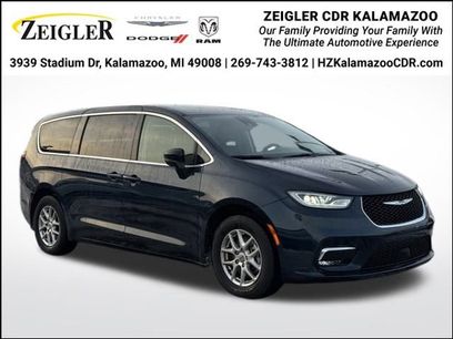 Certified 2024 Chrysler Pacifica Touring-L