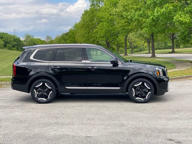 Used 2025 Kia Telluride S FWD image 8