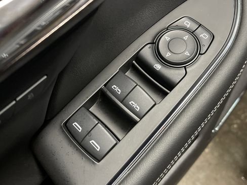 Used 2023 Buick Envision Avenir image 9