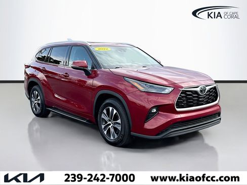 Used 2022 Toyota Highlander XLE image 7