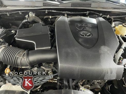 Used 2019 Toyota Tacoma TRD Sport AWD/4WD image 23