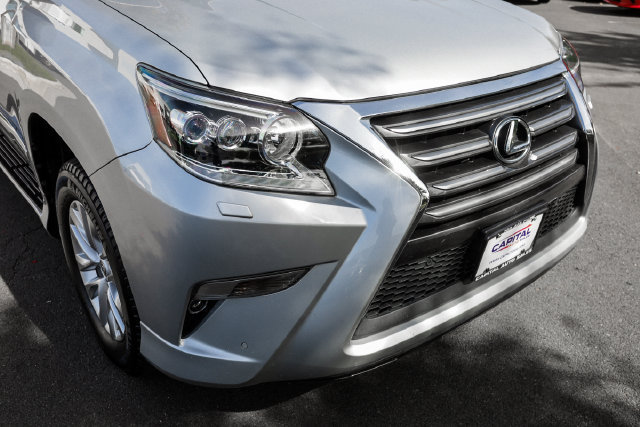 Used 2016 Lexus GX 460 w/ Premium Package AWD/4WD image 9