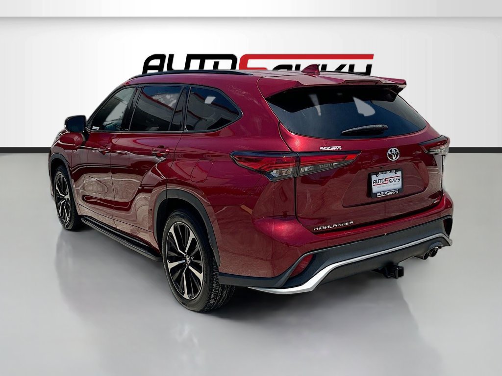 Used 2022 Toyota Highlander XSE FWD image 5