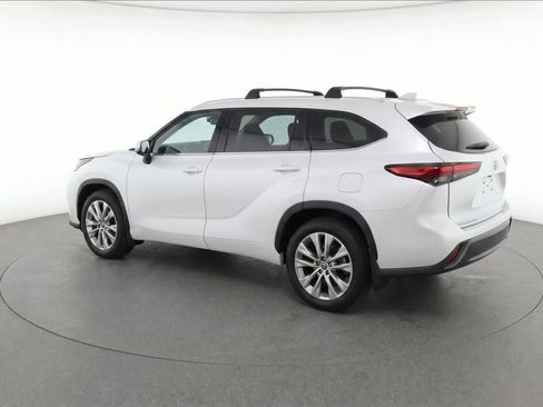 Used 2023 Toyota Highlander Limited AWD/4WD image 3
