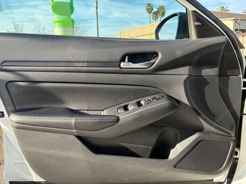 Used 2025 Nissan Altima 2.5 SV image 18